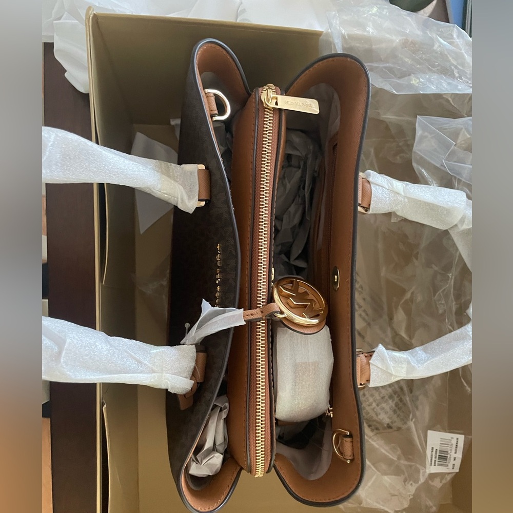 Michael Kors Savannah Handbag - Picture 3 of 7